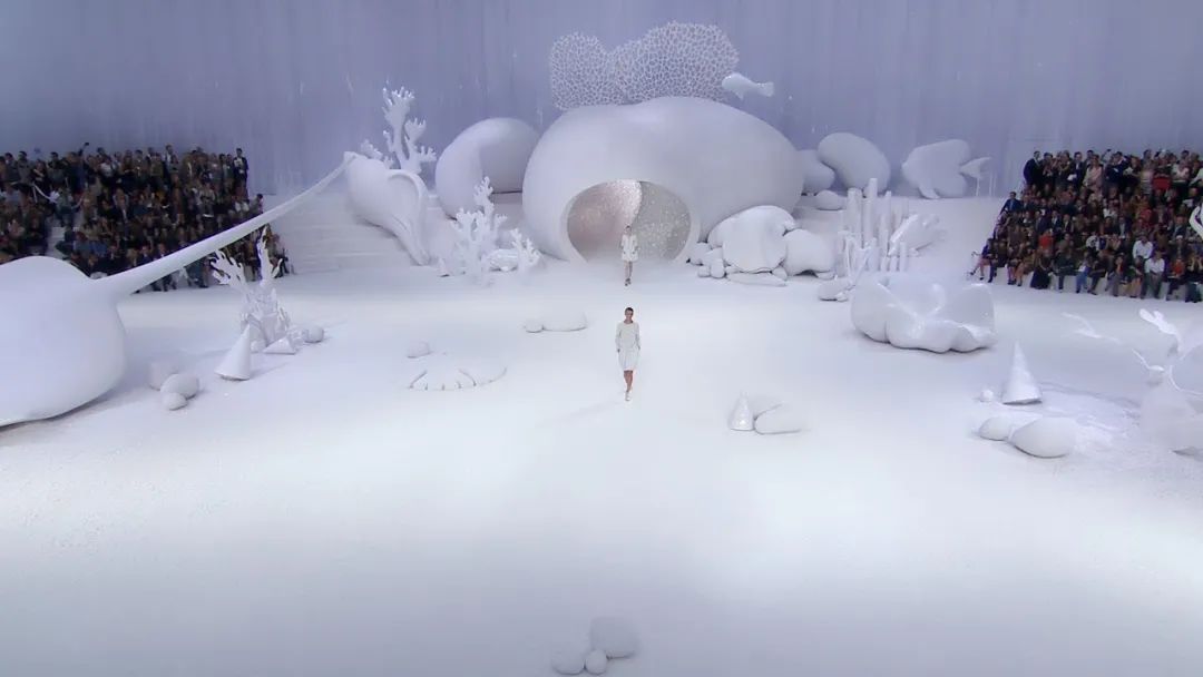 用一张兼收并蓄的音乐清单，让你听听CHANEL与音乐的故事