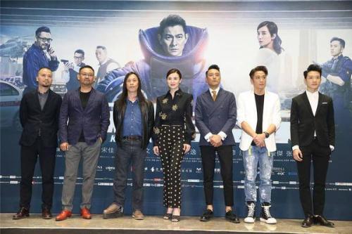 他是香港“烂片”拍得最好的导演，实力不输王晶，典型的给钱就拍