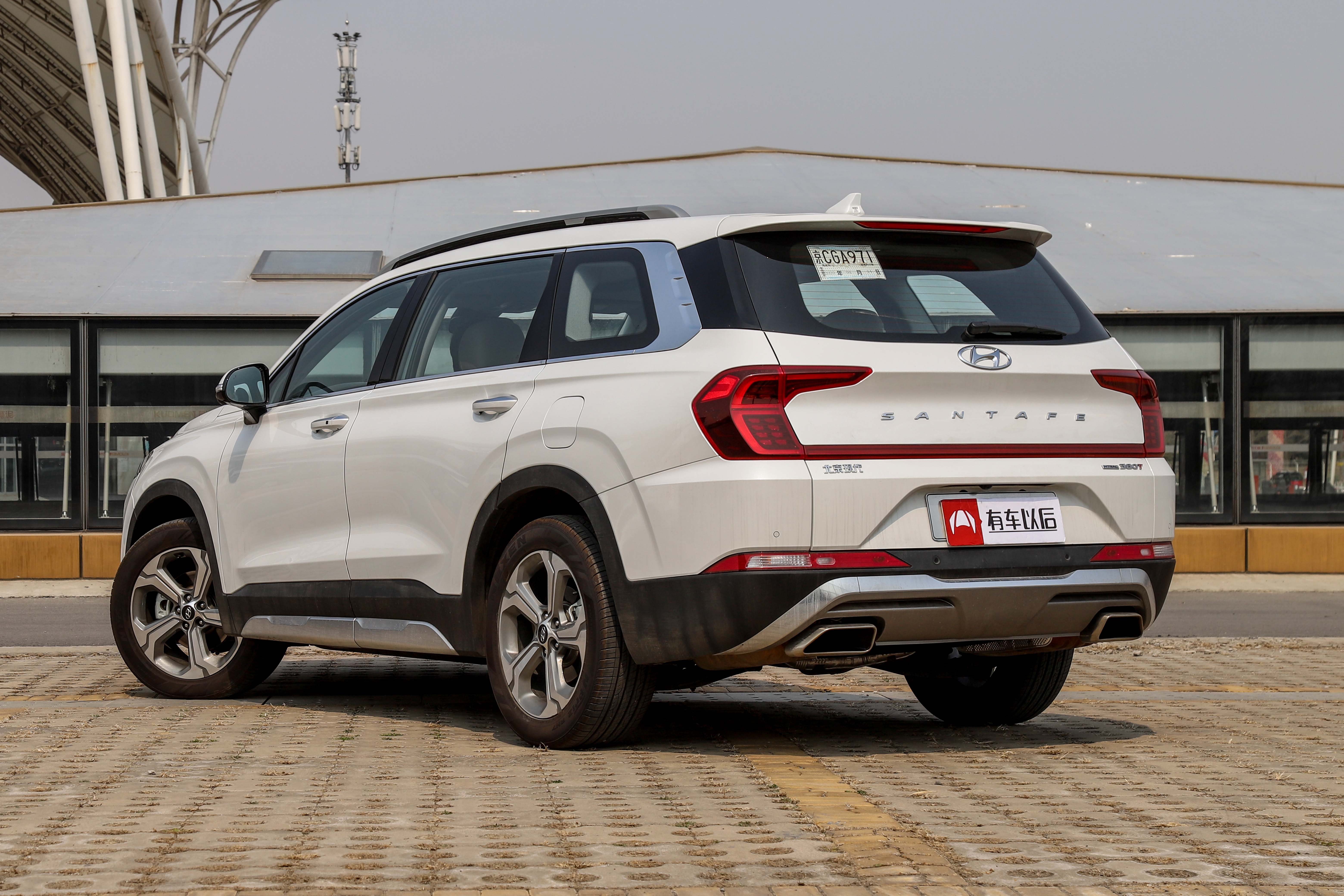 现代胜达和丰田汉兰达哪个好,胜达vs汉兰达车身尺寸