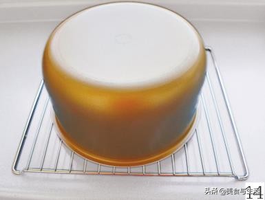 电饭锅做戚风蛋糕最简单的做法,电饭煲自制戚风蛋糕的超简单做法