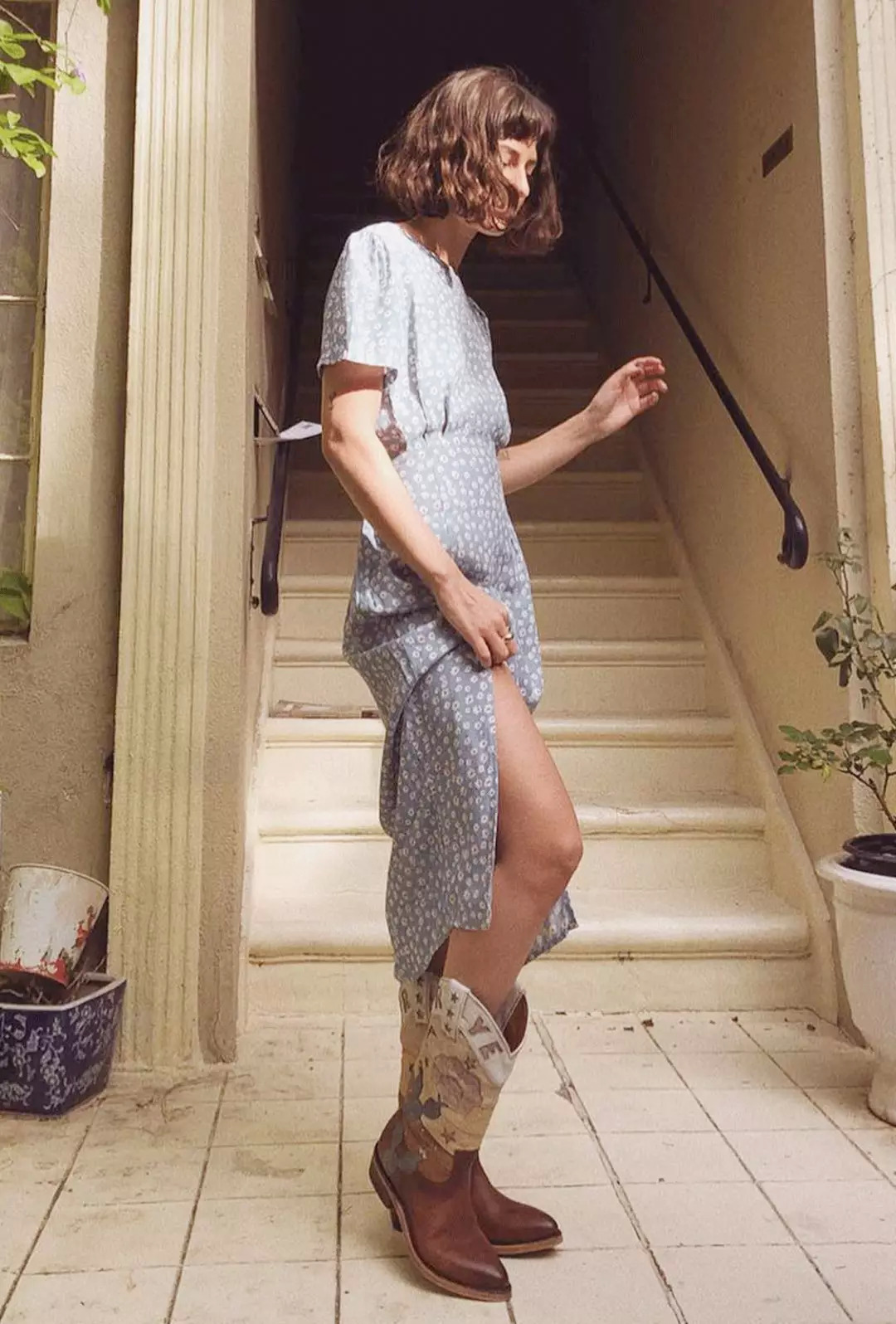 这种靴子长得这么丑又显腿短，可刘雯、泫雅却爱得要死