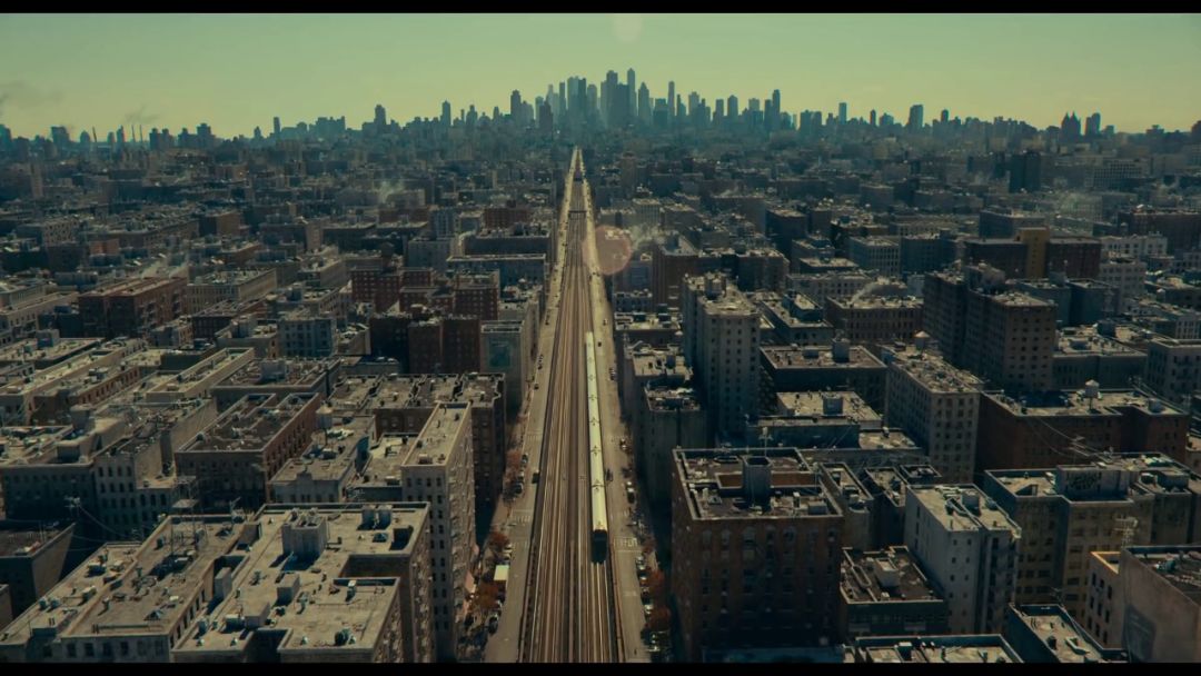 小丑口碑大爆豆瓣评分9,dc新片小丑首曝预告风格黑暗