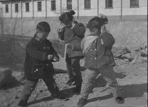 九张反映过年气氛的照片,百张罕见的过年老照片这才是年味