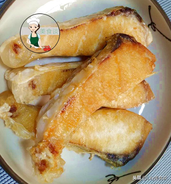 煎鱼在锅里放点这个不破皮不粘锅,教你煎鱼不破皮不粘锅只要三步