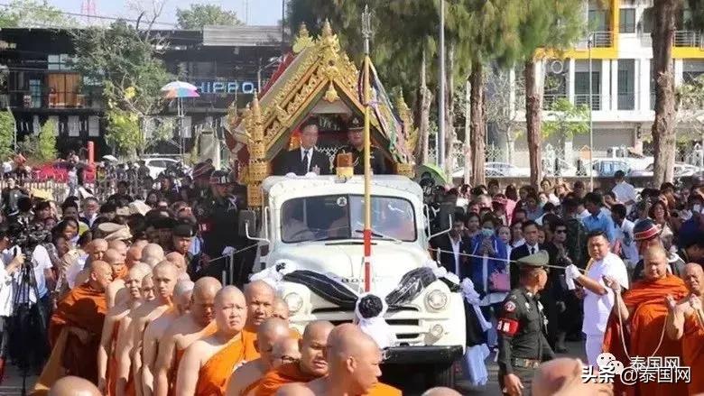 这名一生捐款60亿的高僧走了，曾救人无数，泰王也向他下跪……