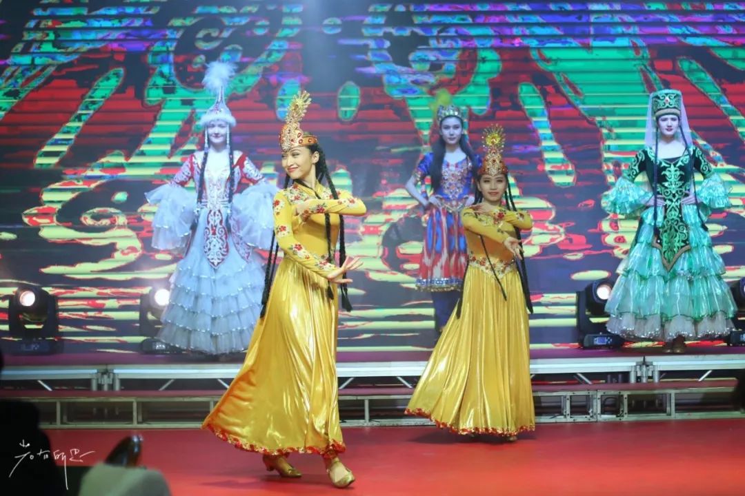 *疆新**都是荒漠戈壁?这几家高颜值餐厅,彻底颠覆你对*疆新**的概念