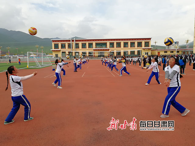 碌曲藏族中学早读,碌曲县藏族中学第28届运动会舞蹈