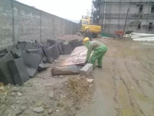 打混凝土下雨怎么处理的,打混凝土中途下雨停还是不停