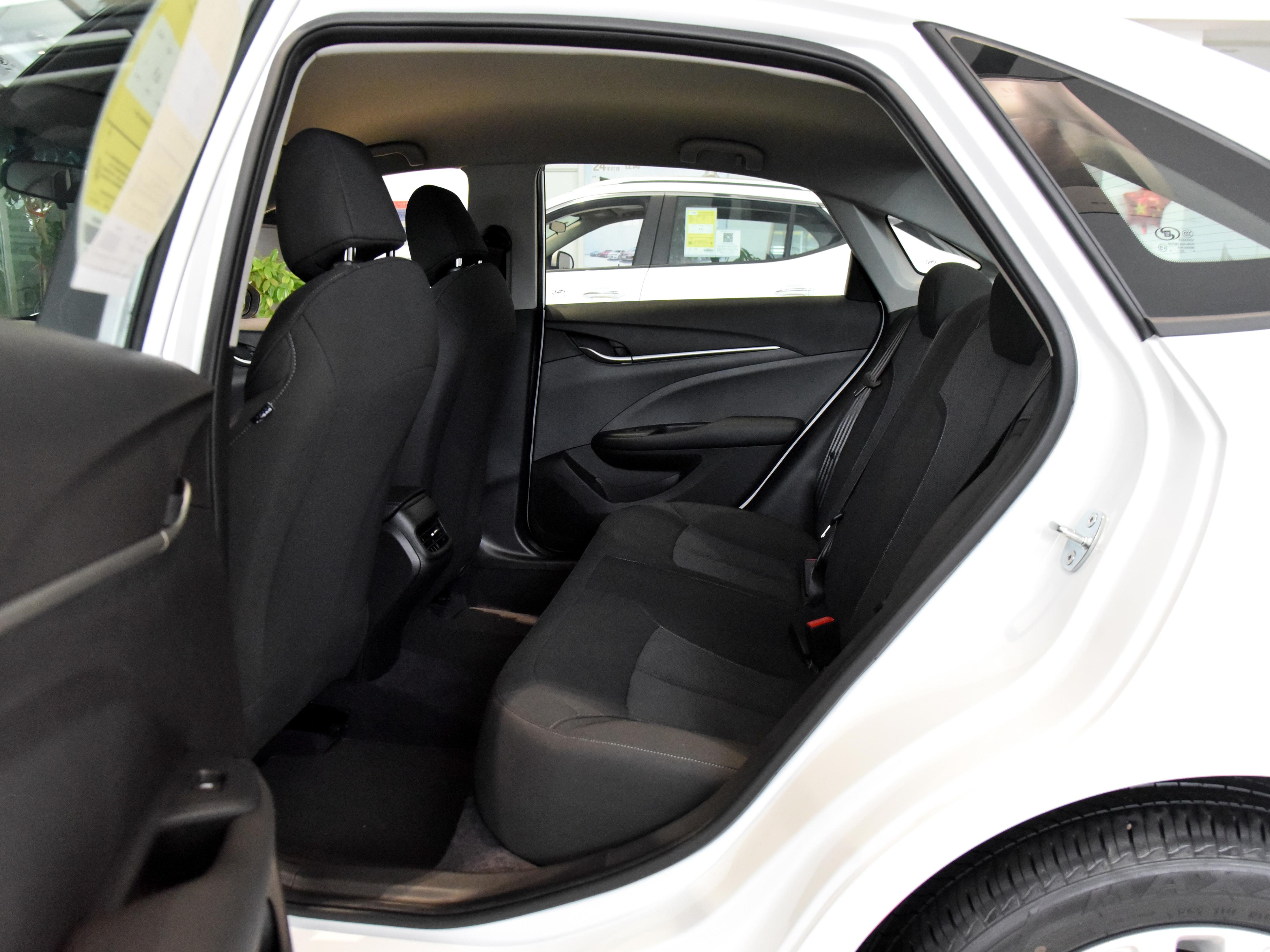 空间大点合资车,2万多18款自动挡英朗