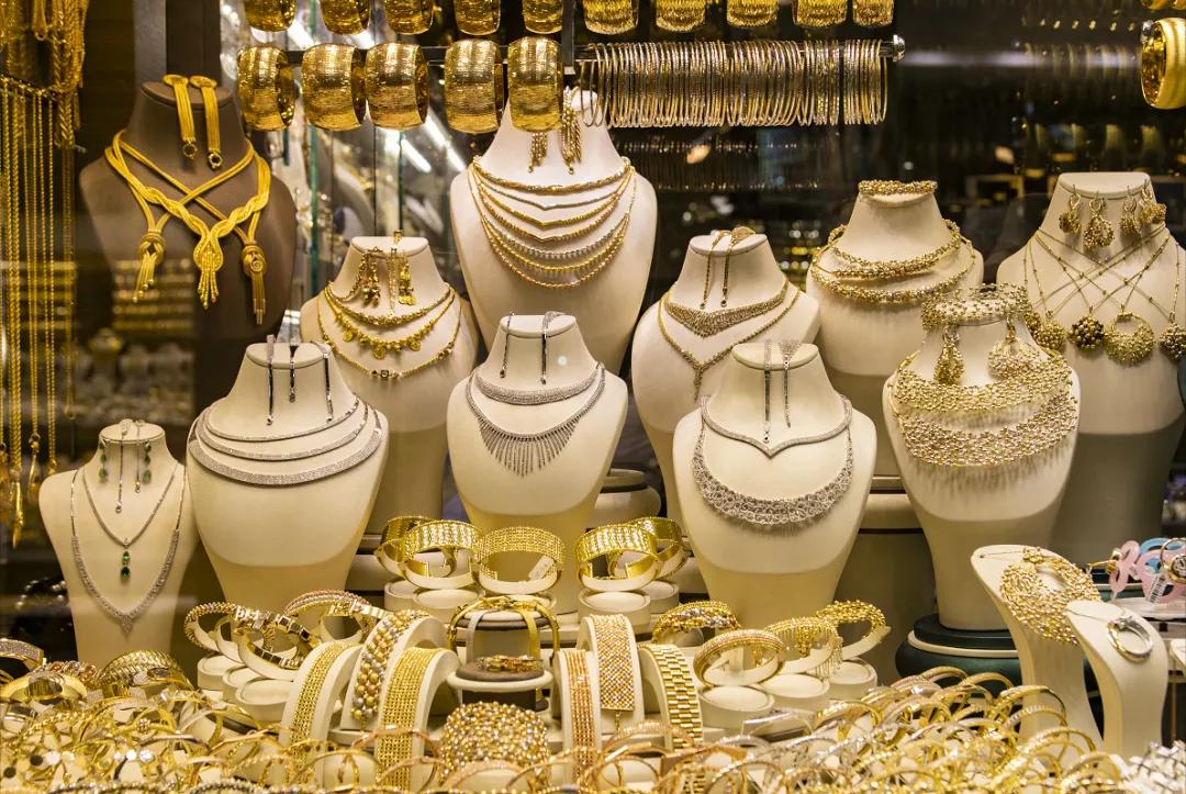 奢侈品柜姐服务态度,奢侈品柜姐辛苦吗