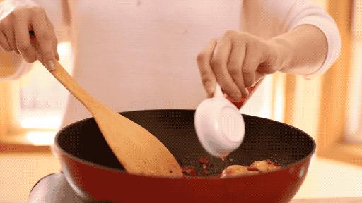 剁椒芋头怎么弄才好吃,一周做三次味美香浓的香菇酿肉