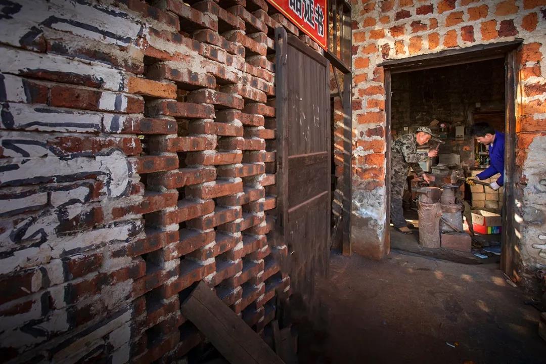 闪石乡锻刀匠：42年只为做好一把菜刀！