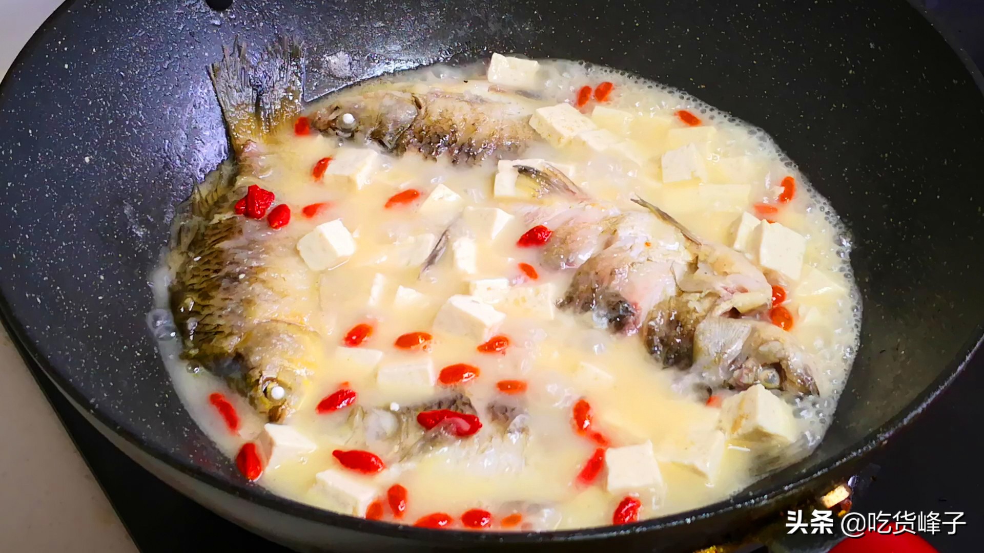 炖鱼去腥只需三种调料,炖鱼去腥的方法