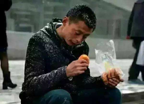 25元的袜子卖9元,25元的袜子