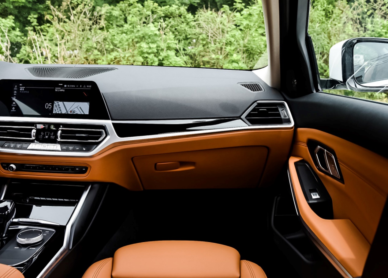 华晨宝马320/330，售价为29.39-31.89万元，满足大多数人喜好