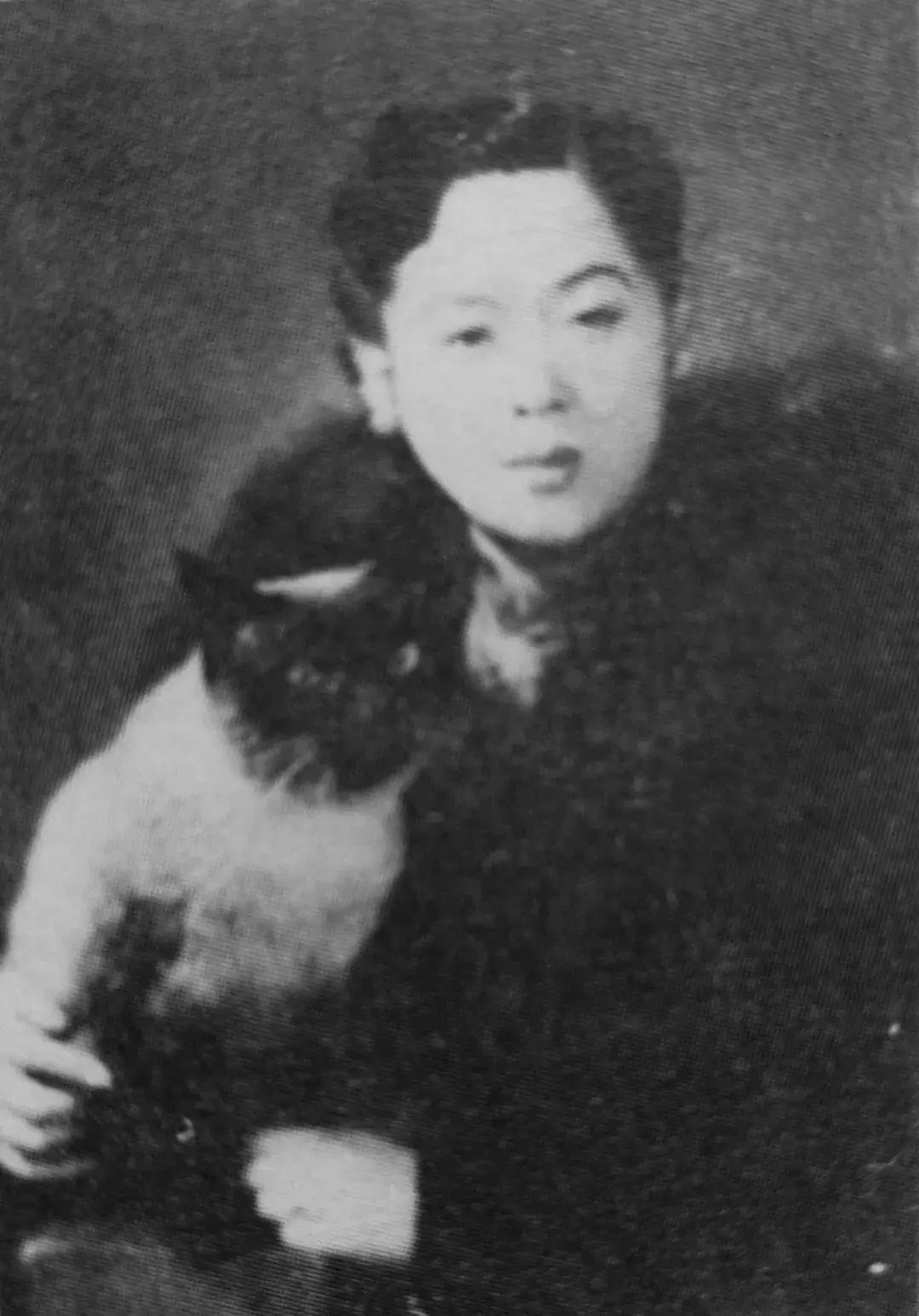 丈夫送的上亿家产，她一分不留，全捐给了故宫