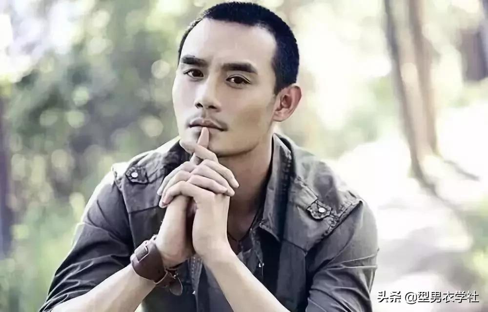 男生头发烫了之后什么发型合适,男生发型偏左还是右合适