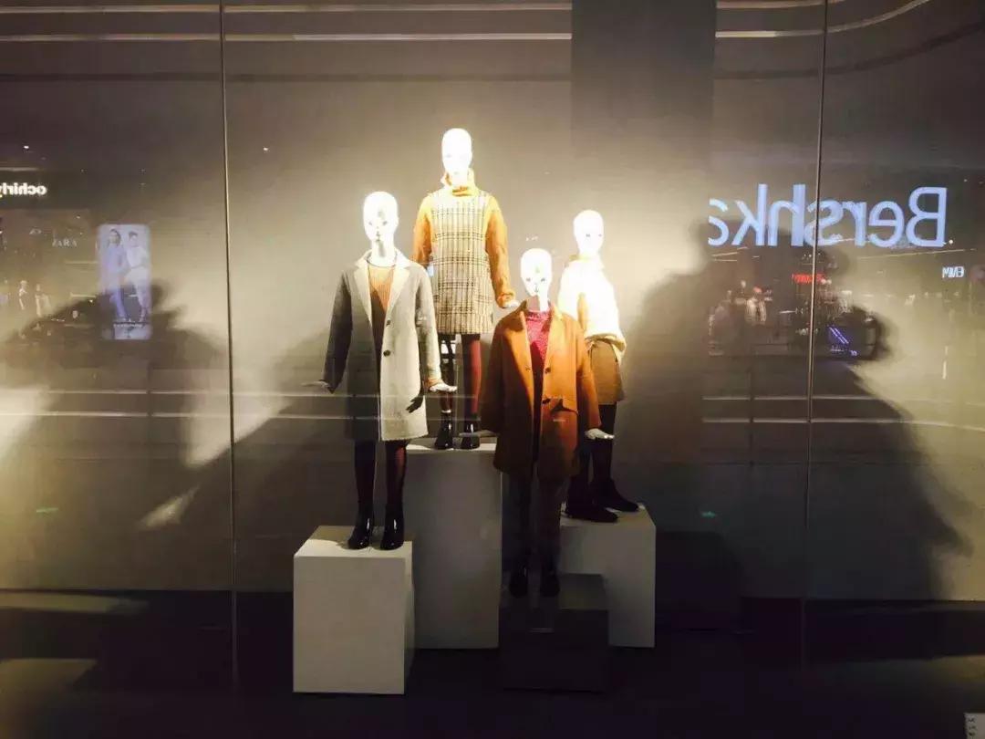 怎么让橱窗玻璃不反光,橱窗怎么遮阳又能保持通透