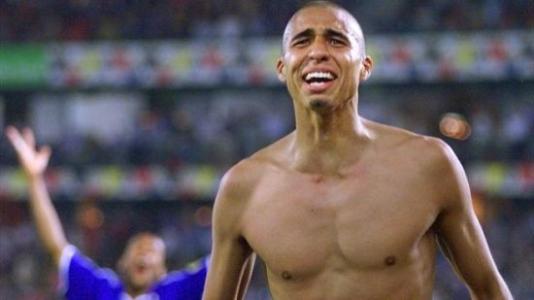 他曾是世界最强中锋之一,却因2次罚丢点球而成千古罪人