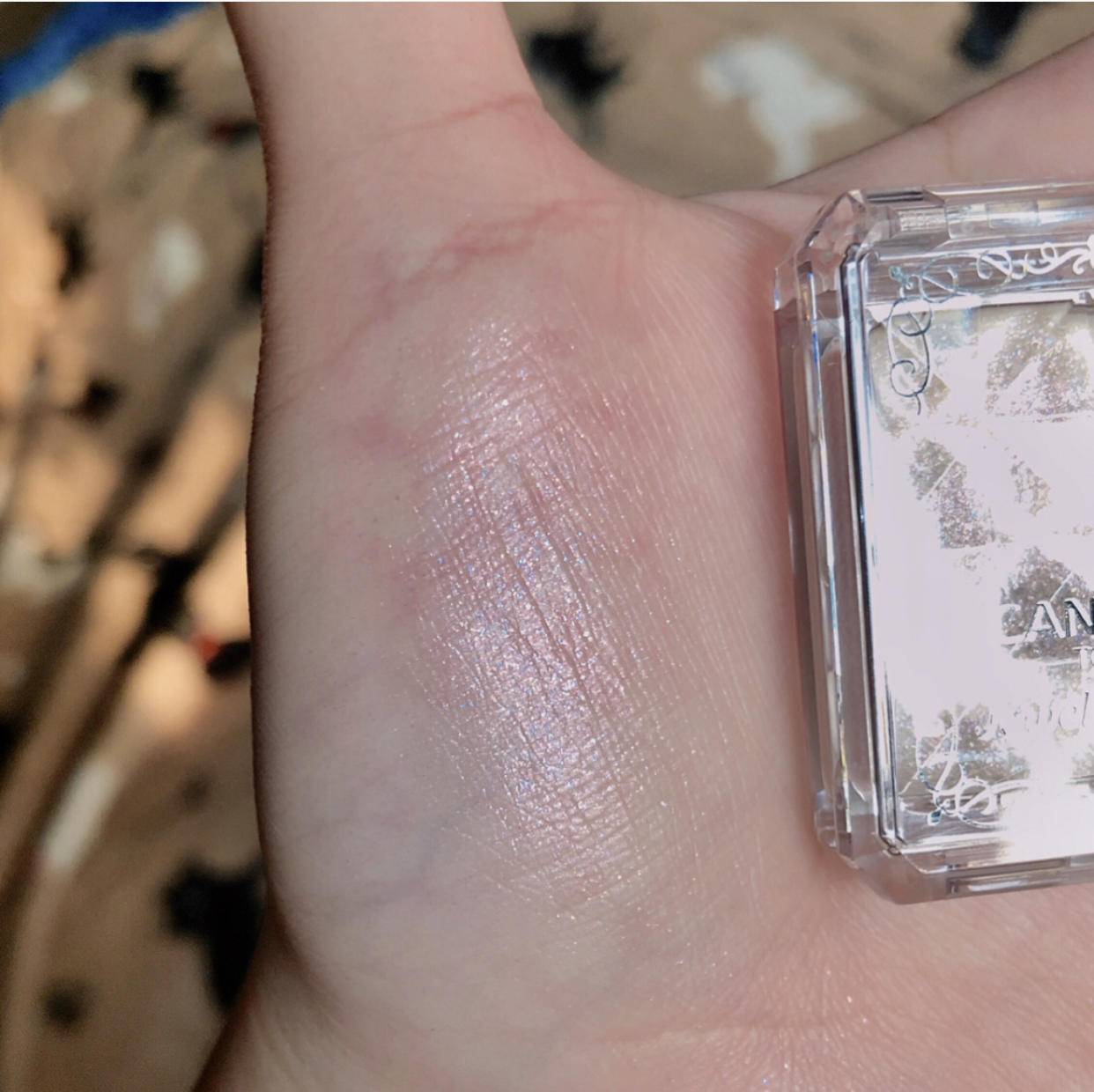 眼睛比较敏感用什么质地的眼影,眼睛凸买什么色的眼影