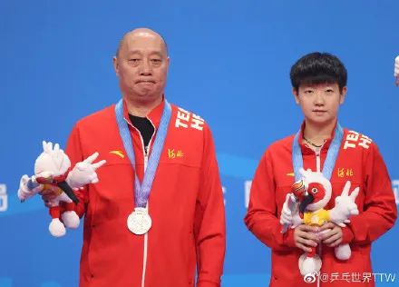 曼联b费罚点球,逗妹吐槽视频