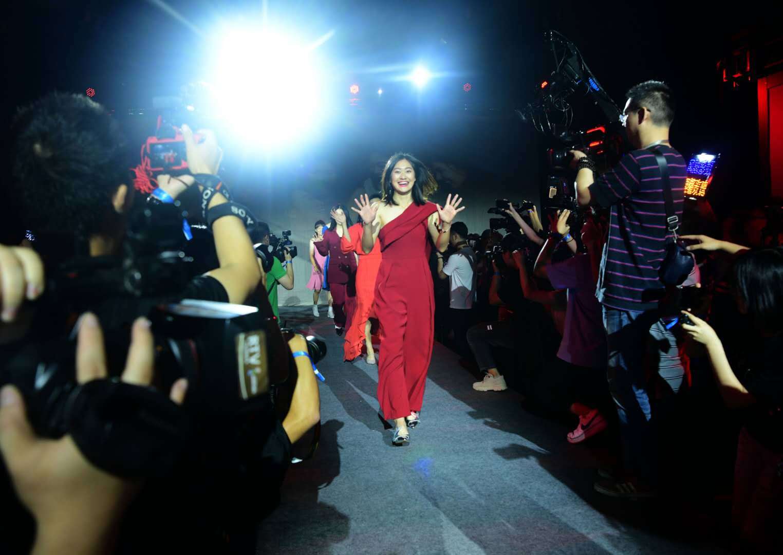 中国女足美女队长吴海燕,中国女足队长吴海燕美照