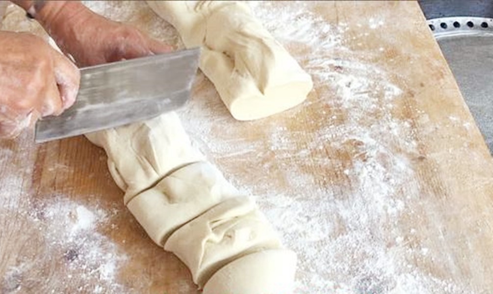 蒸馒头时加入葱花怎么做,如何不加酵母让馒头蒸出来更松软