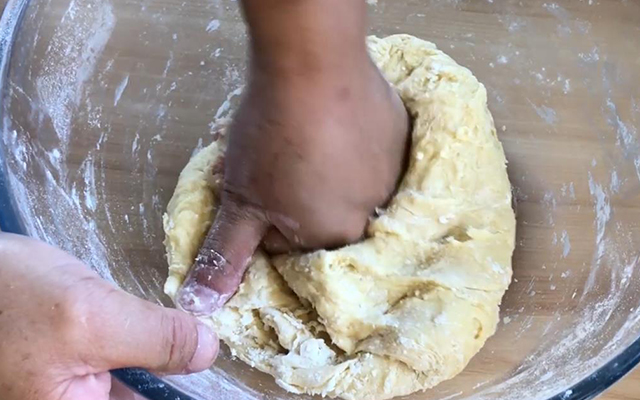 没有高筋面粉怎么用烤箱做面包,不用酵母粉就能做好吃的面包