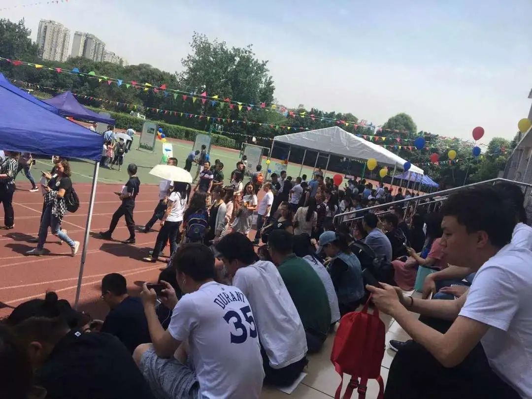 幼升小该选私立还是公立,民办学校幼升小的考试难不难