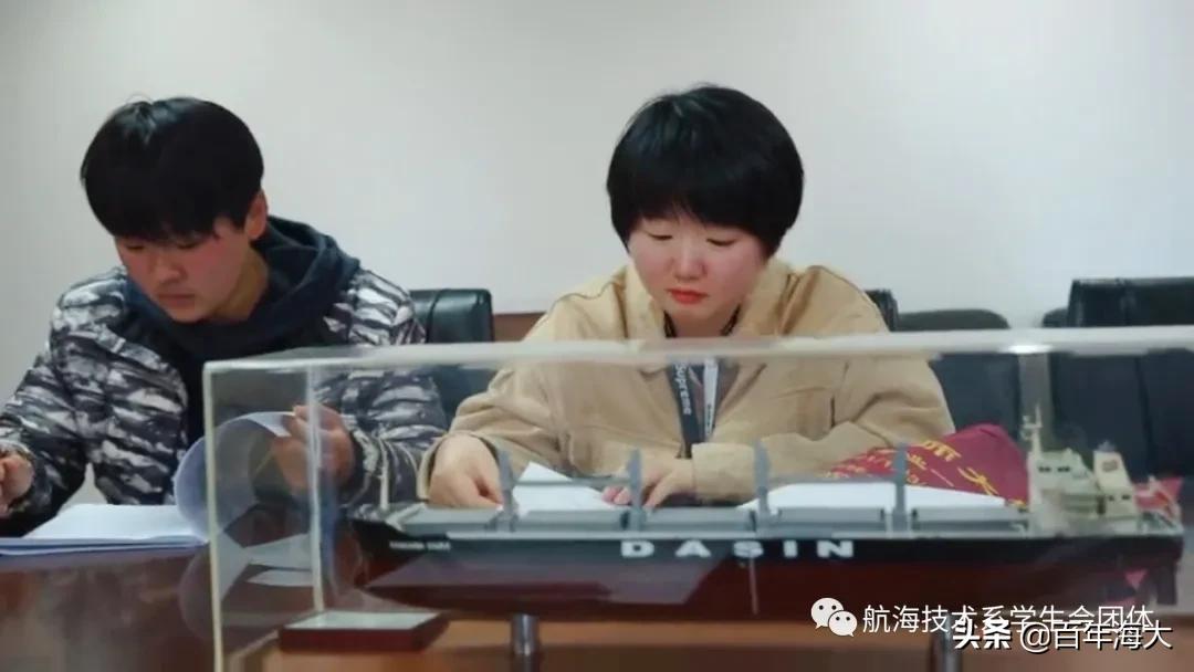 这个小妮不简单,乡下丫头不简单