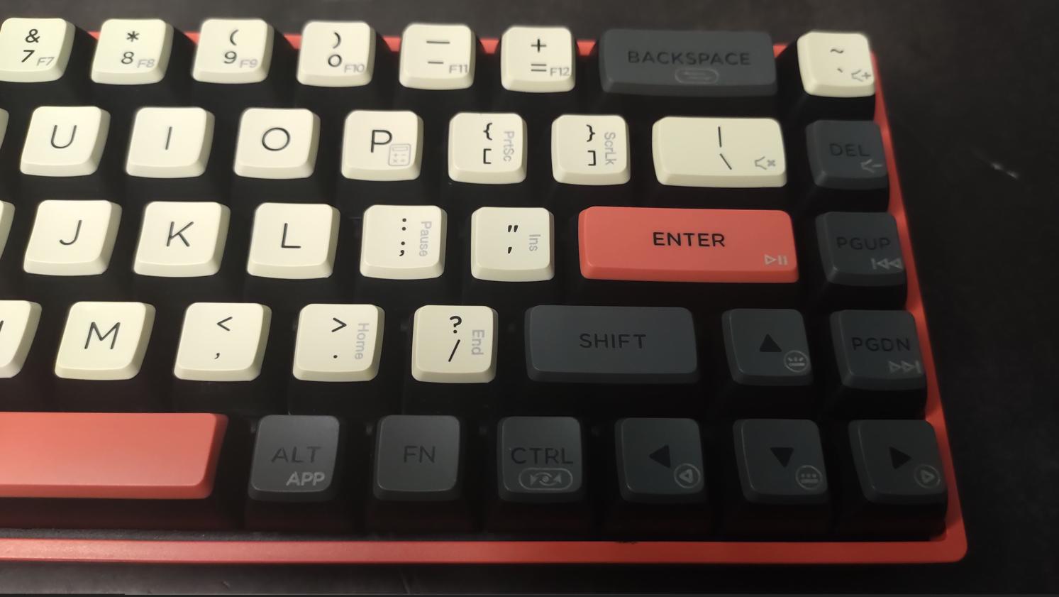 定价飘了？其实是真值！黑峡谷三模68键机械键盘Box初代号评测