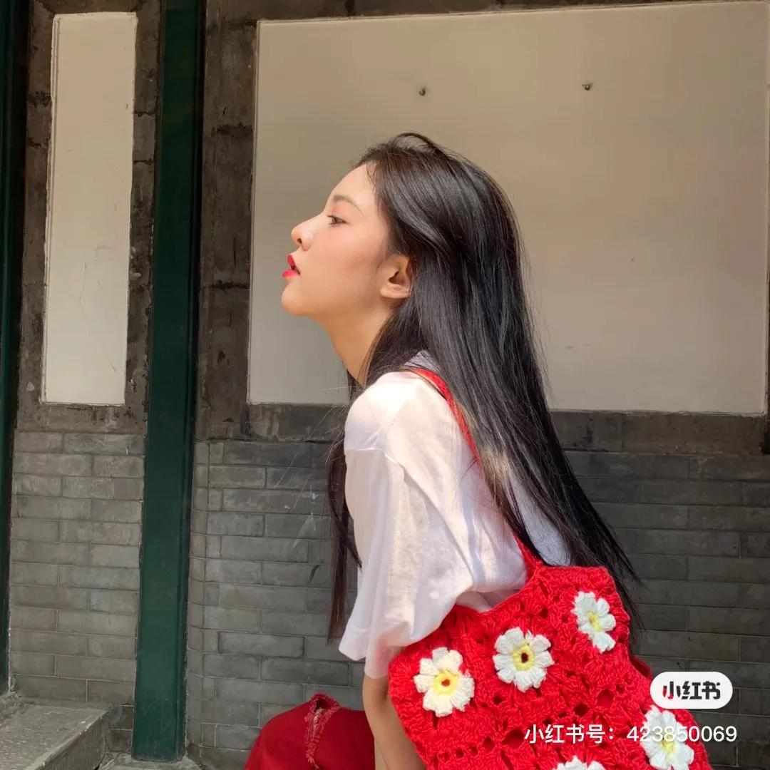 钟楚曦的包包里有什么,钟楚曦杨采钰宋妍霏