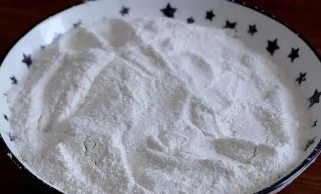 不用面粉腌咸蛋黄最快的方法,怎样腌鸡蛋腌的既不咸蛋黄又出油