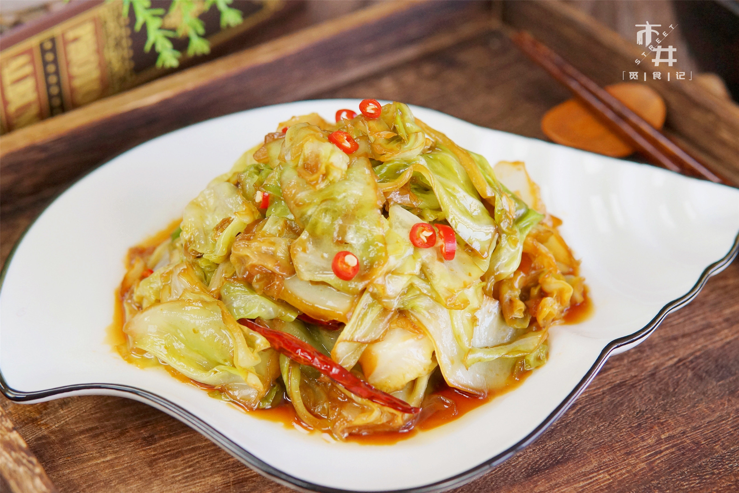 为什么饭店做的包菜这么干,饭店炒包菜感觉很生