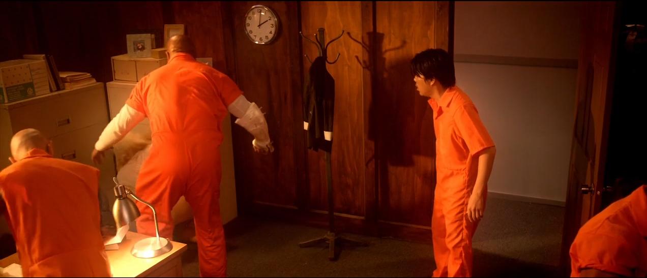 《人体蜈蚣系列》:从全彩到黑白默片重口味背后的荒诞剧情