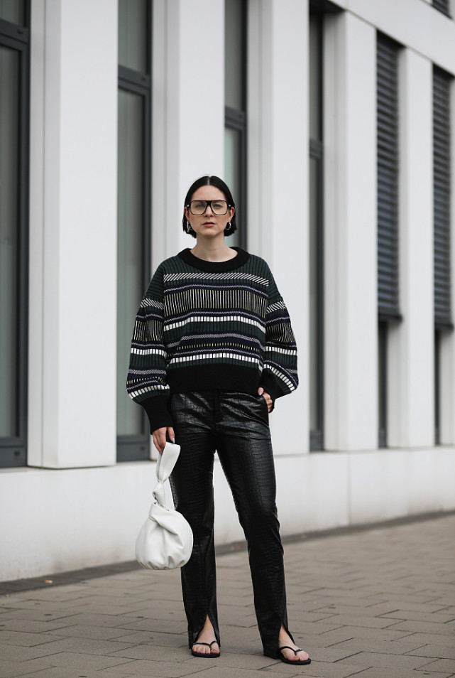 这个冬天如何选择条纹毛衣,毛衣穿搭推荐可内搭可外穿冬