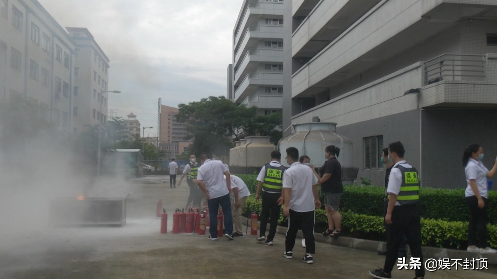 东莞27000人的电子厂,员工还上着班,全部都被叫出去集合了