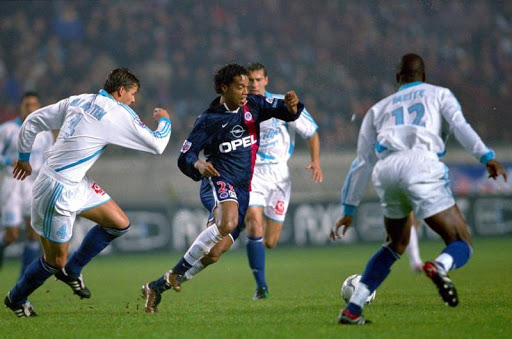 小罗十大足球绝技,足球精灵小罗伯纳乌球场