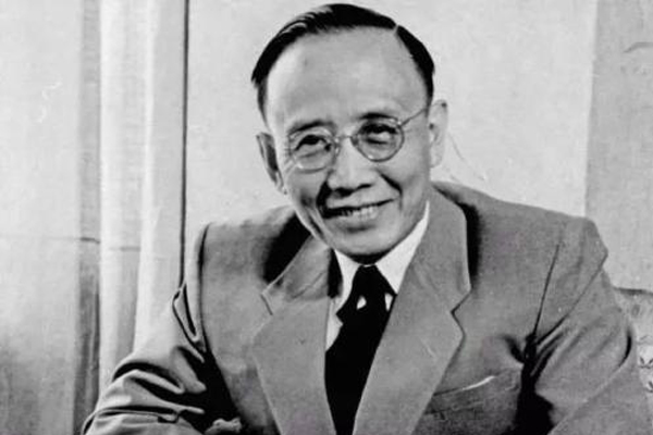 苏东坡和郭沫若比较谁有才,郭沫若和苏轼谁的文学成就大