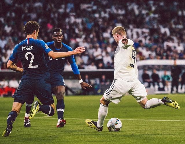 防守反击什么阵型,最新足球战术阵型和分析