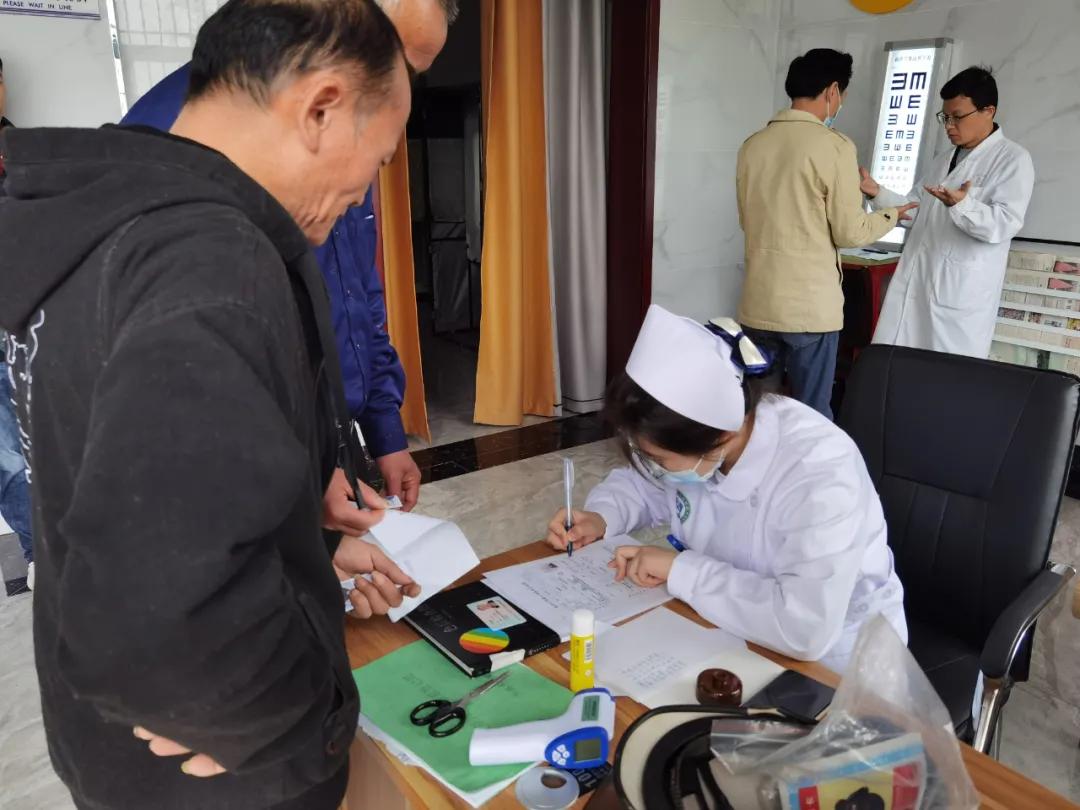 流动车管所下乡服务暖民心,车管所为民服务的暖心小事