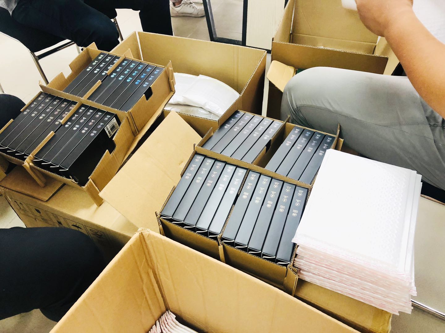 区域性国际贸易分拨首单业务在珠港澳货栈正式通关