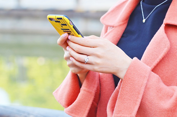 戴戒指左右手无名指可以一起戴吗,戴戒指有什么说法戴左手还是右手