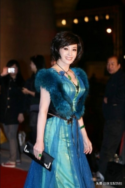 翡翠刘晓庆,中国翡翠女王刘晓庆坐拥百亿翡翠