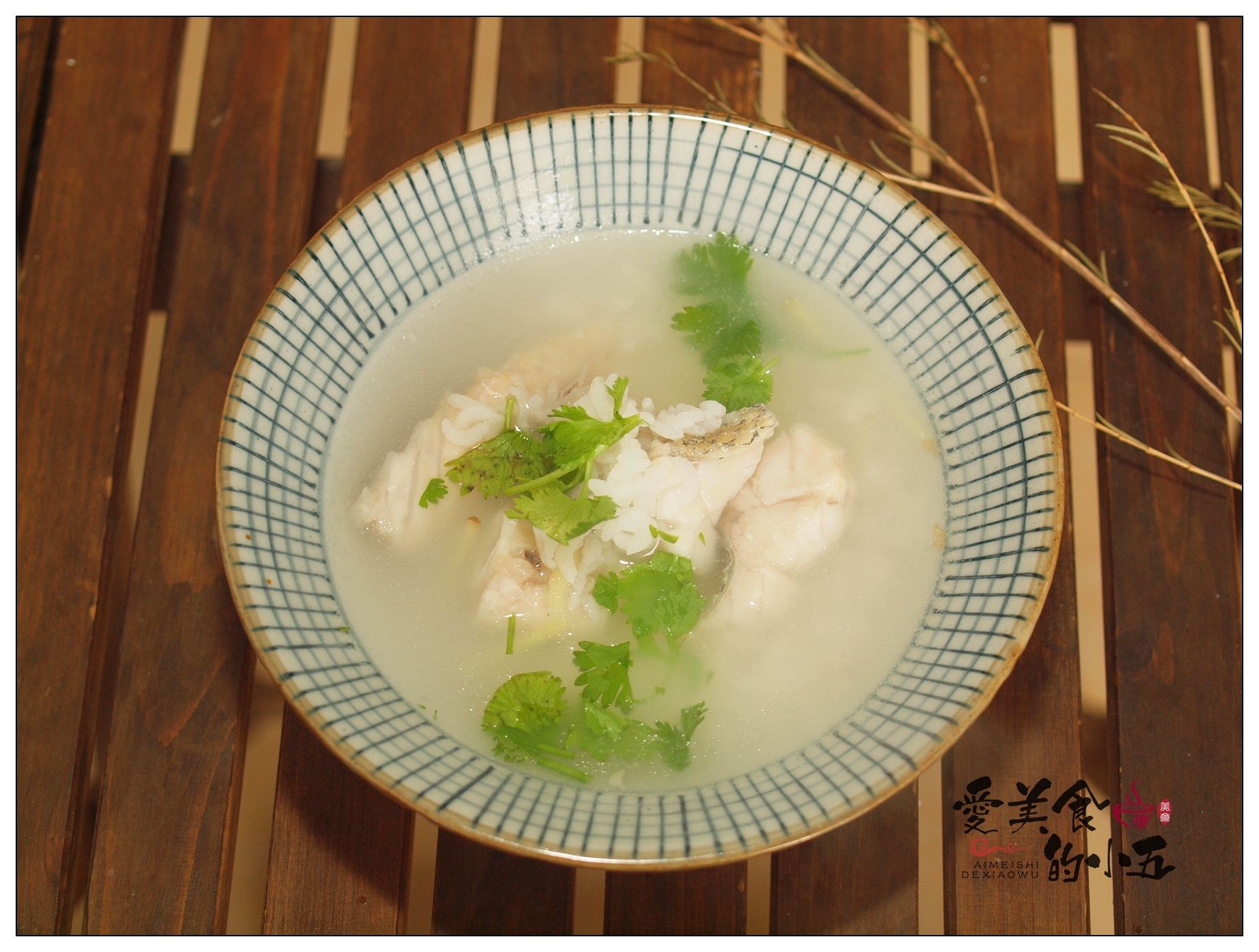 牛骨鲈鱼粥,煎鲈鱼成汤