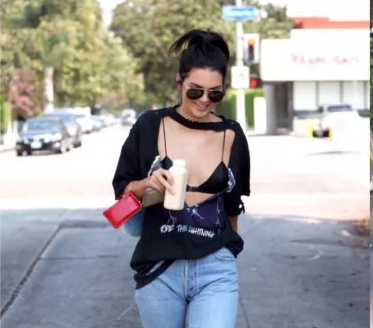 t恤穿起来不好看,穿t恤的5种穿搭技巧