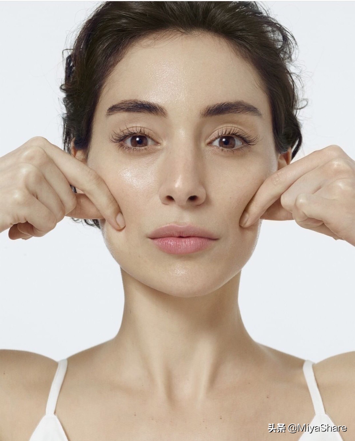 40岁皮肤暗黄适合哪种牌子护肤品,40岁女人选什么护肤品