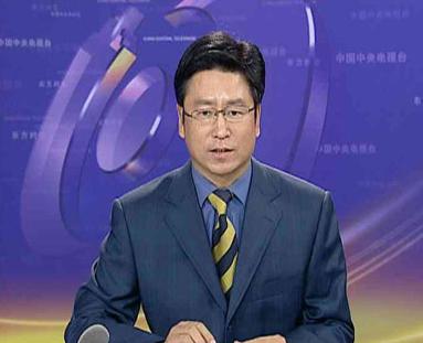 央视白岩松：被自杀拒天价死守央视，今又因国籍风波“败”给儿子