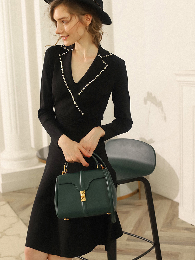 穿黑色衣服显老怎么搭配,黑色衣服显老还是显年轻