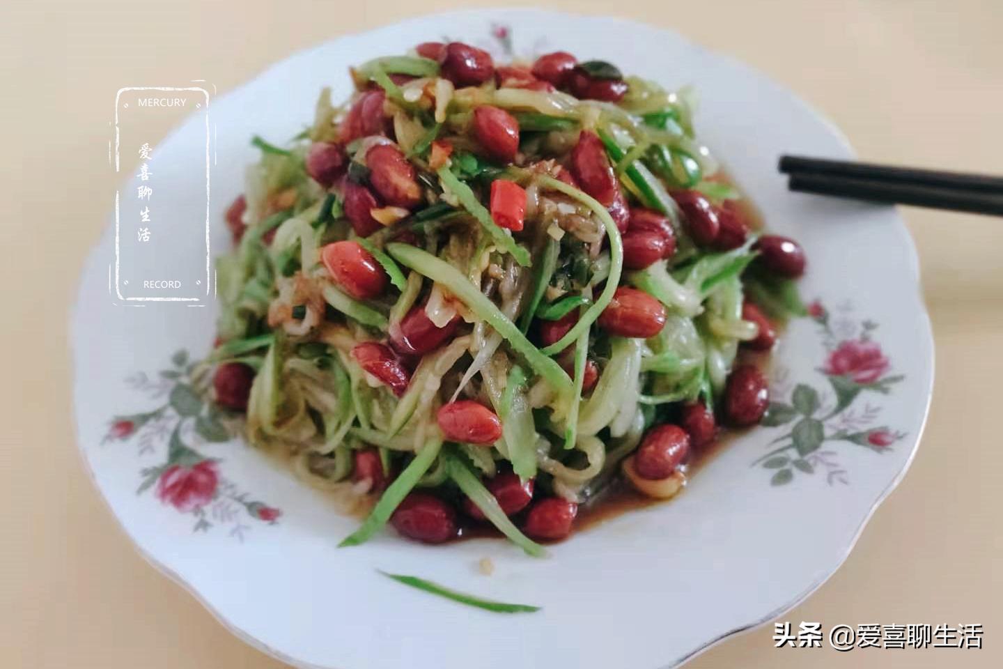 夏至后这菜正当季,买来擦丝加花生一起拌,酸香开胃,天热吃真爽